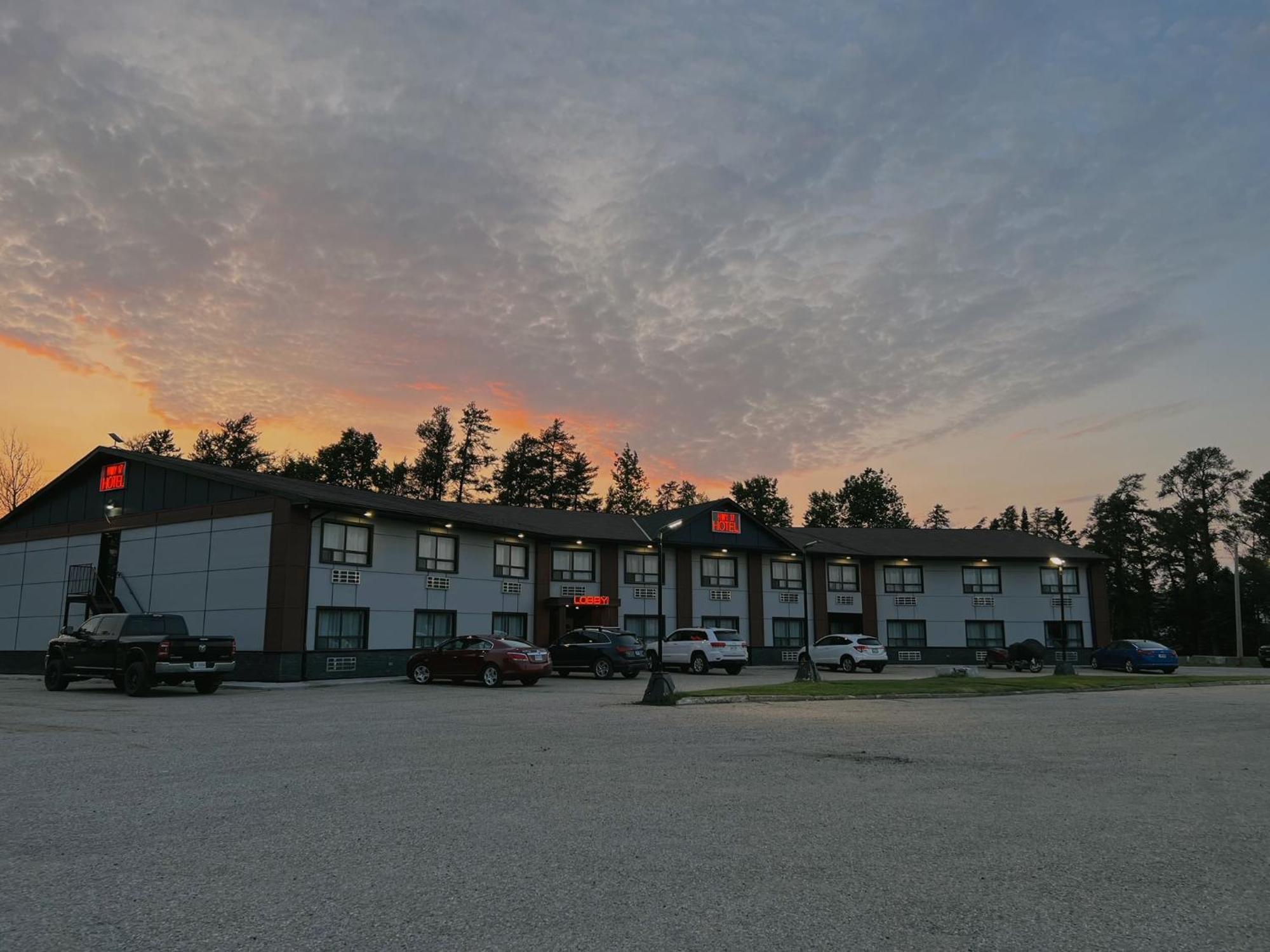 Hwy 17 Hotel Wawa Extérieur photo